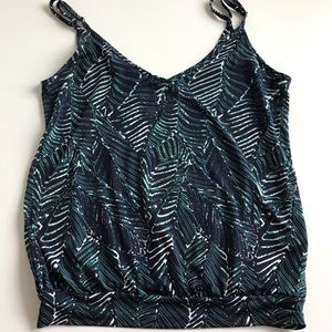Palm patterned tank in perfect condition!